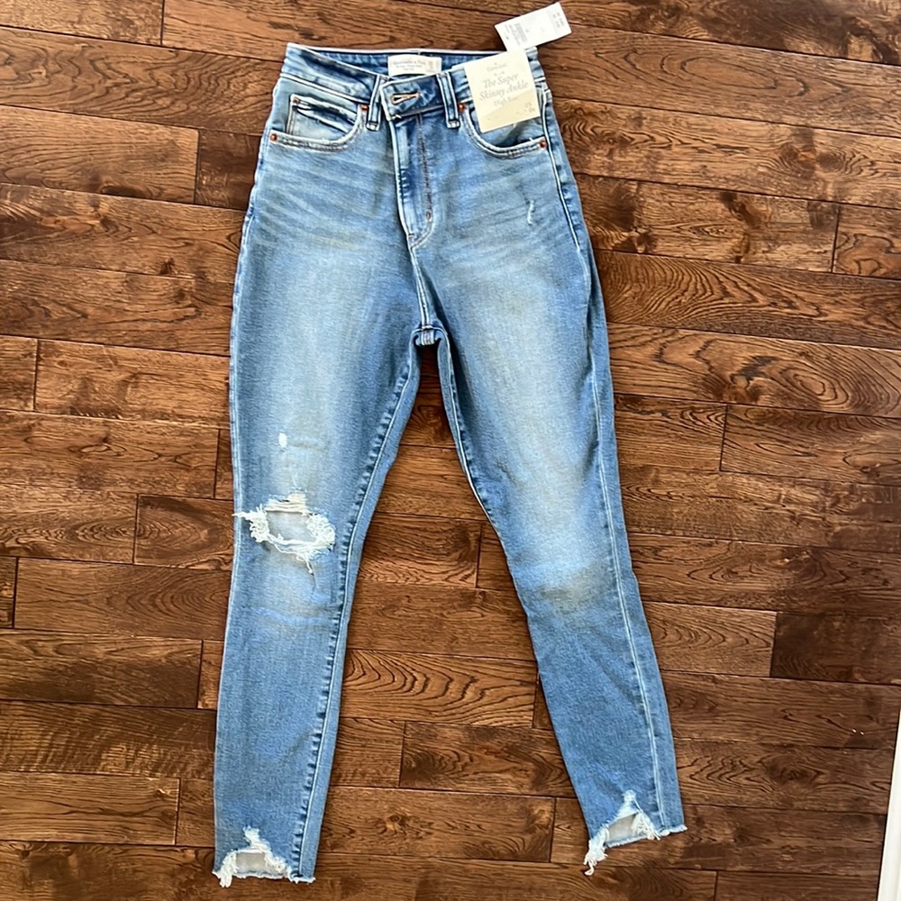 Abercrombie & Fitch “The Super Skinny Ankle” High Rise- Size 25 or 0R